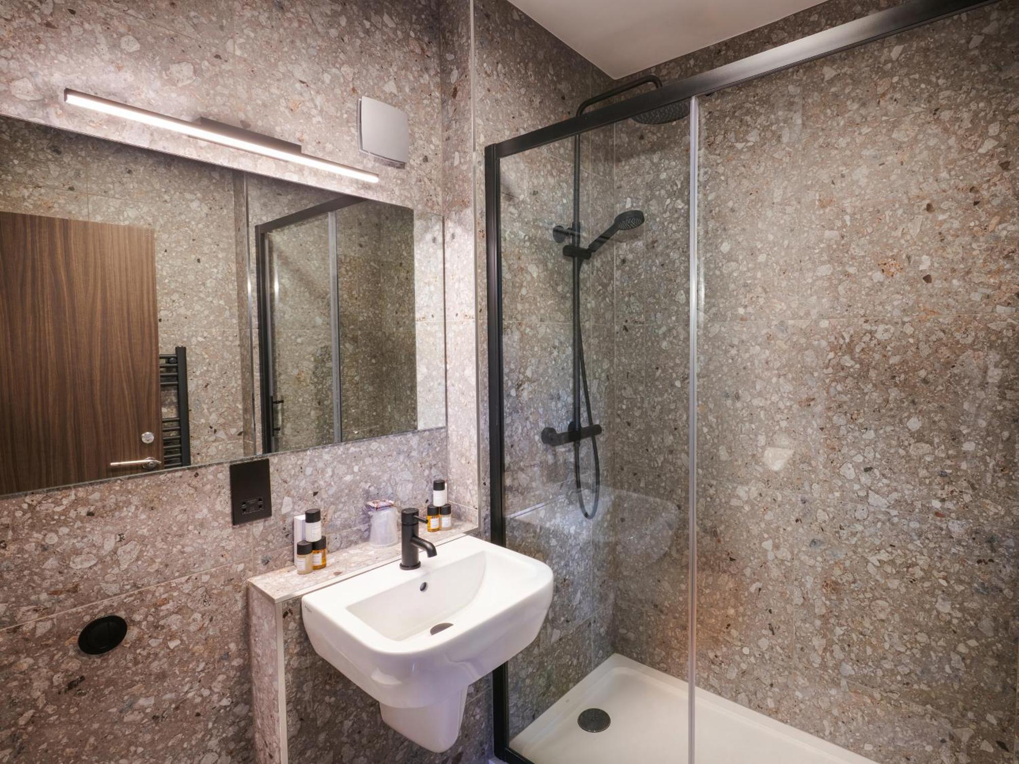 The Royal Toby Hotel Rochdale Eksteriør bilde